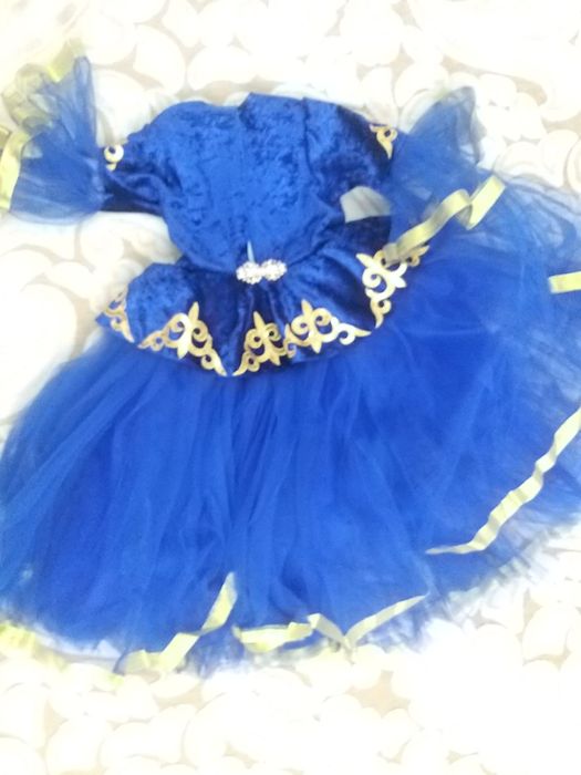 Продам платье для девочки на 7-8лет