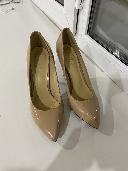 Продам женские туфли