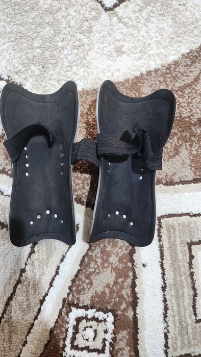 Продам щитки для футбола