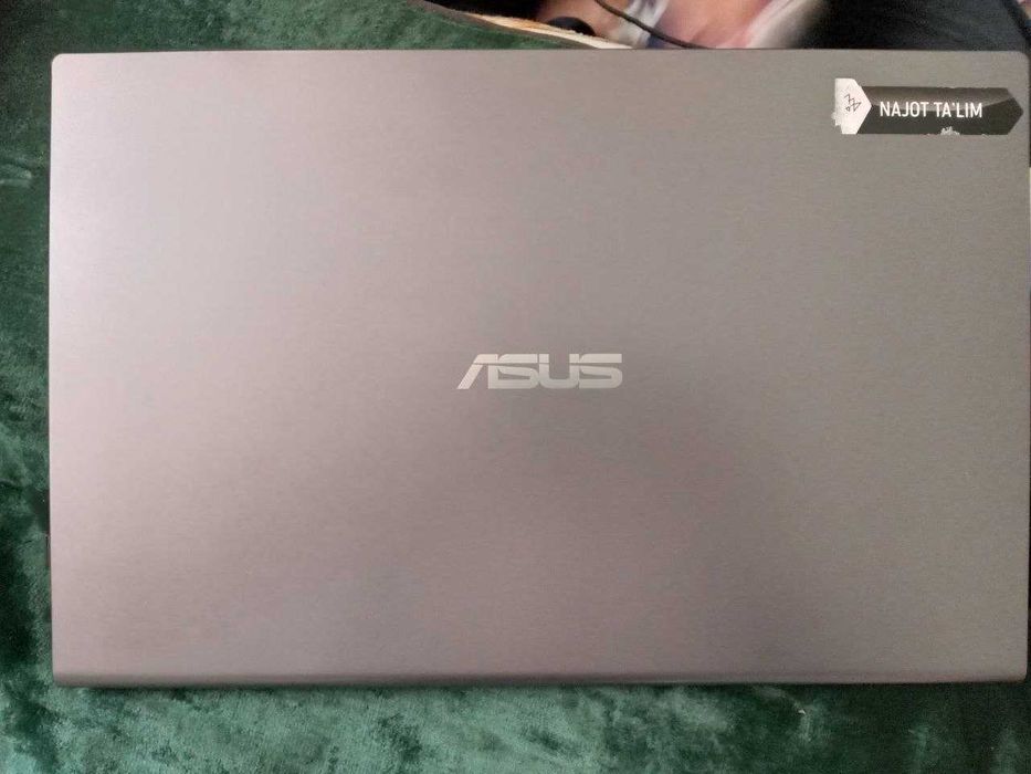 Asus nootebok sotiladi