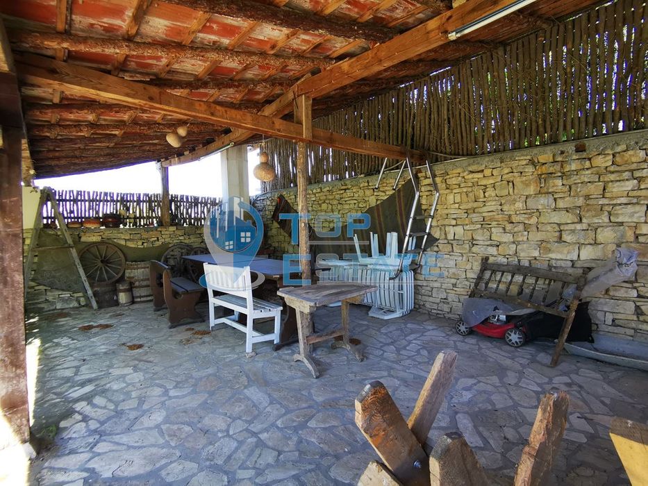 Автентично реновирана двуетажна къща за гости в село Куцина, област В