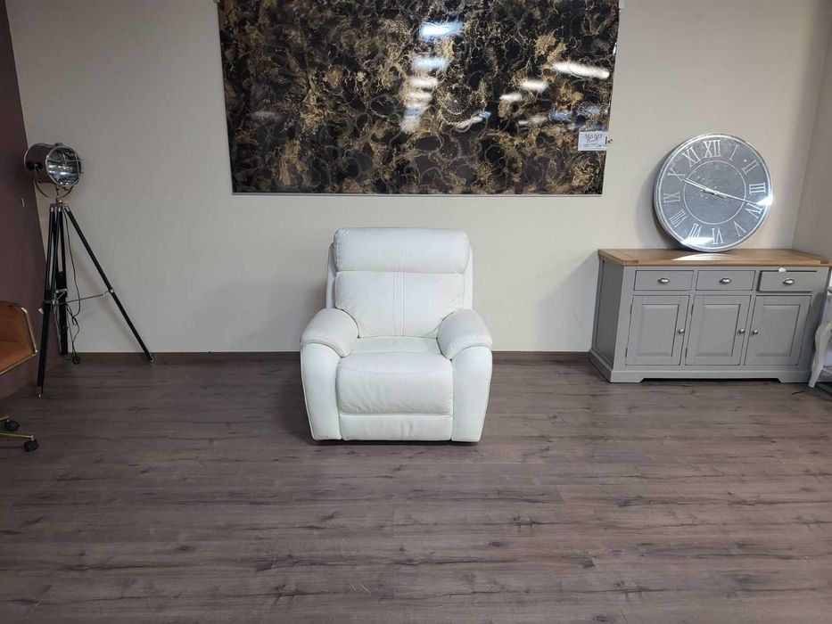 Светло кремав кожен фотьойл La-z-boy с ръчен релакс механизъм