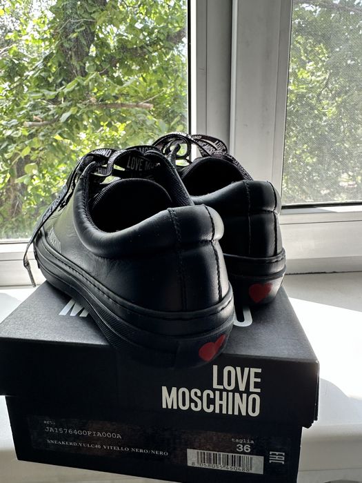 Продам кожаные кеды Moshcino оригинал