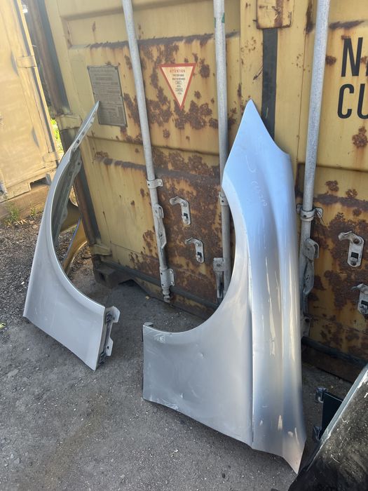 Крыло левое правое Мерседес 219 CLS