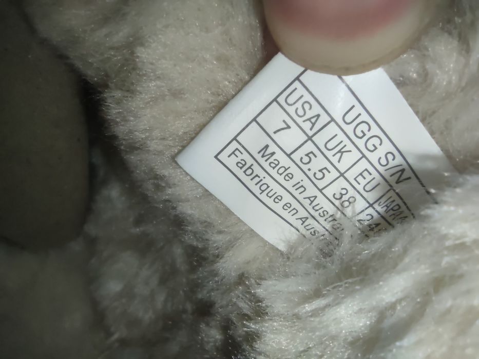 Vând Ugg marimea 37