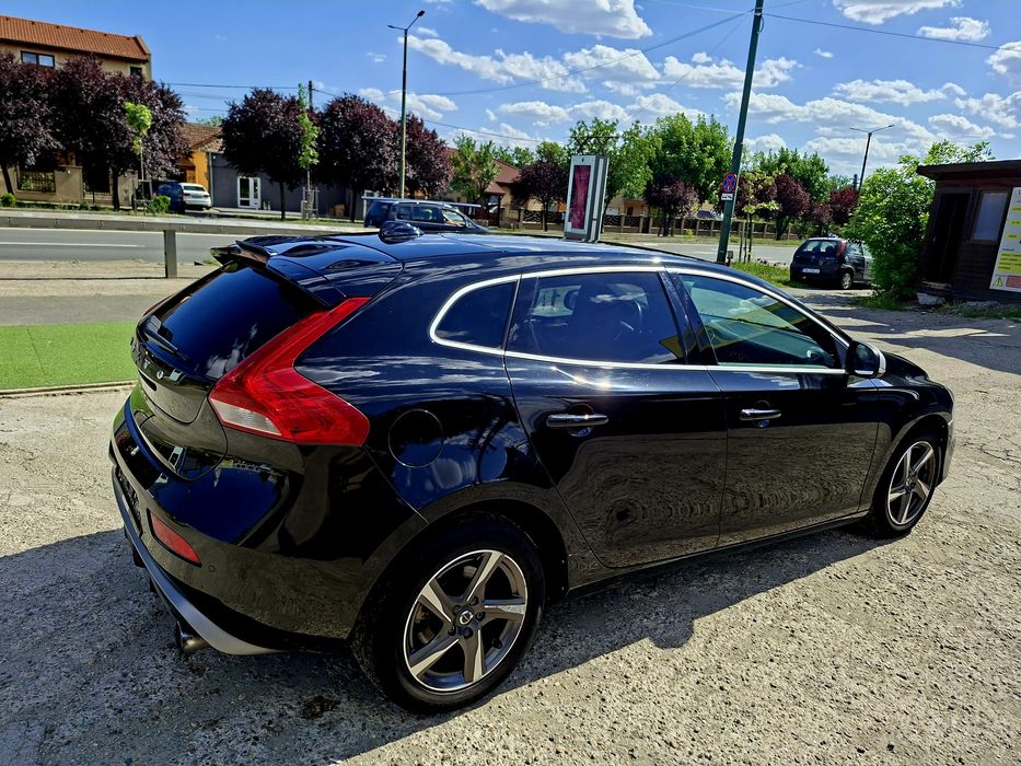 Volvo v40 2018 R Design