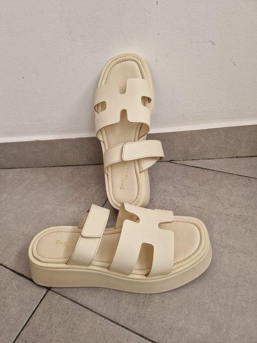 Vând adidași și sandale damă