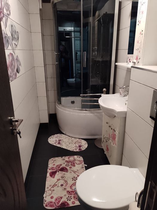 Garsoniera decomandata zona Far/Bila