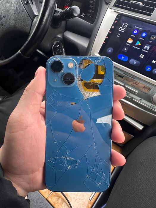 Продам Iphone 13