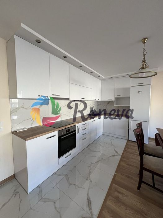 Дава се под наем Тристаен апартамент в Варна, Център - 130 кв.м за 1296.42 € - Снимка #3