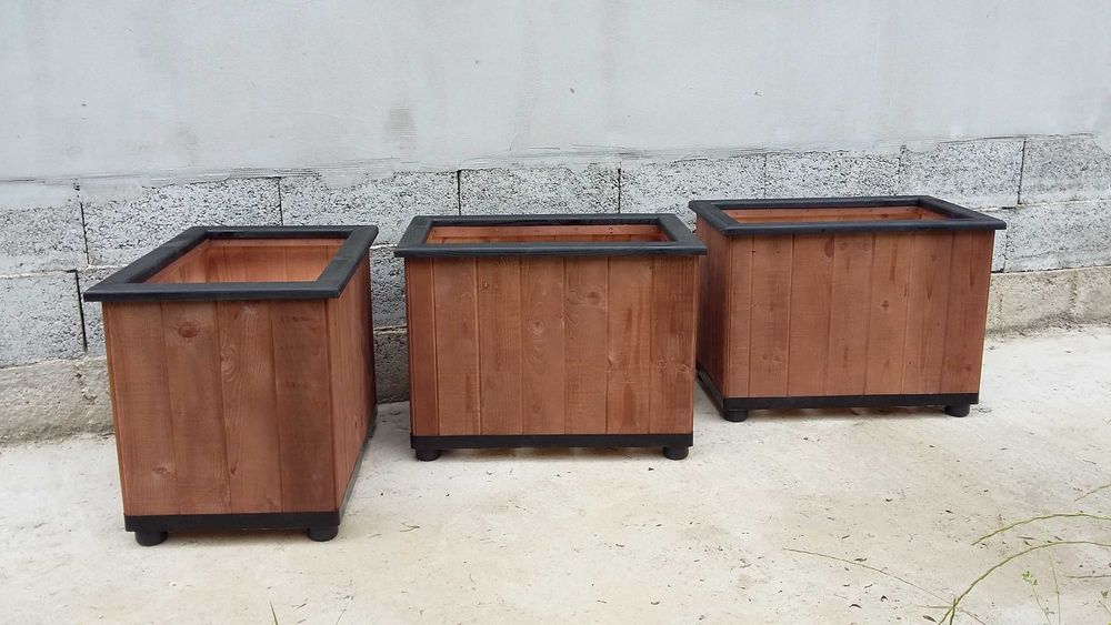 Дървени Кашпи за декорация.