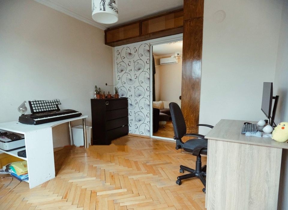 Дава се под наем Тристаен апартамент в София, Център - 90 кв.м за 650 € - Снимка #2