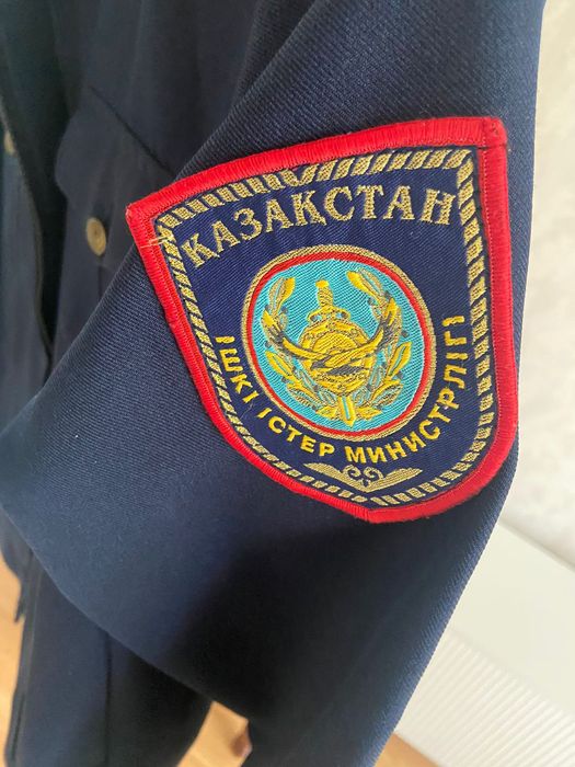 Продам форму полицейскую