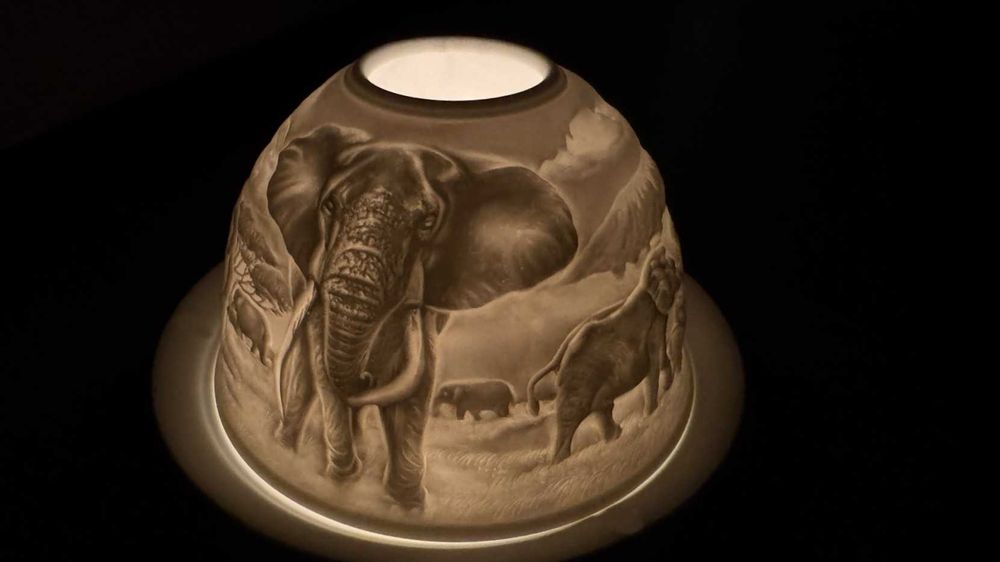 Разкошен чаен свещник, слончета–Фин порцелан!