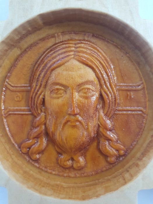 Cruci de perete sculptate in lemn de tei cu Chipul Mântuitorului