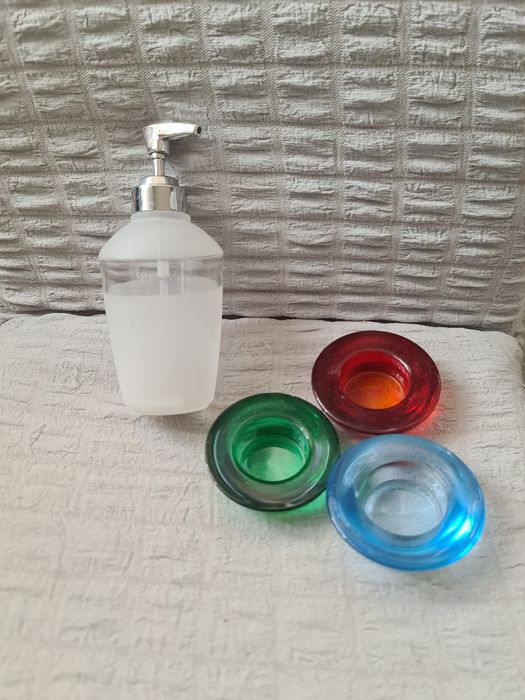 Сапунерка+3 броя свещници          .