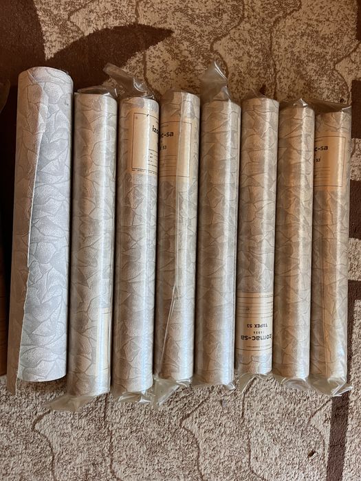 Vand 4 radiatoare + 13 role tapet