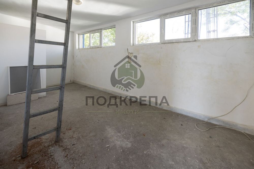 Продава се Промишлена сграда в с. Главиница, Област Пазарджик - 774 кв.м за 157 €/кв.м - Снимка #11