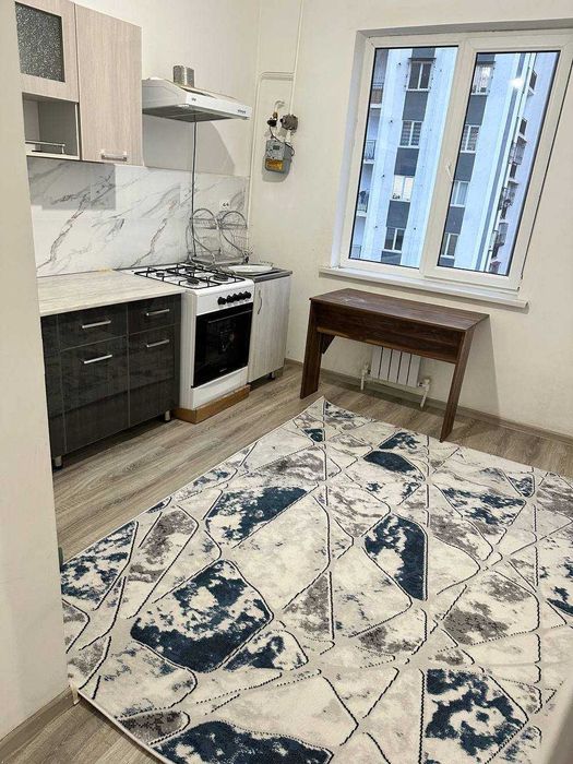 Srochno sotiladi! 2 xonali kvartira, Yangi Hayot 10, 56 m²