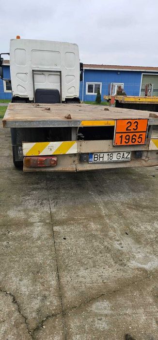 Vand 2 camioane Renault pentru transport butelii