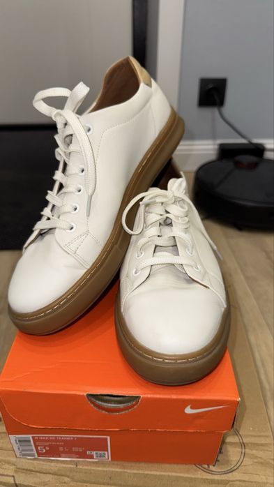 Продам классические белые кеды, размер 44.