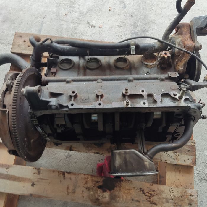 Продавам двигател със скоростна кутия за lancia delta 1.6 HF turbo 140