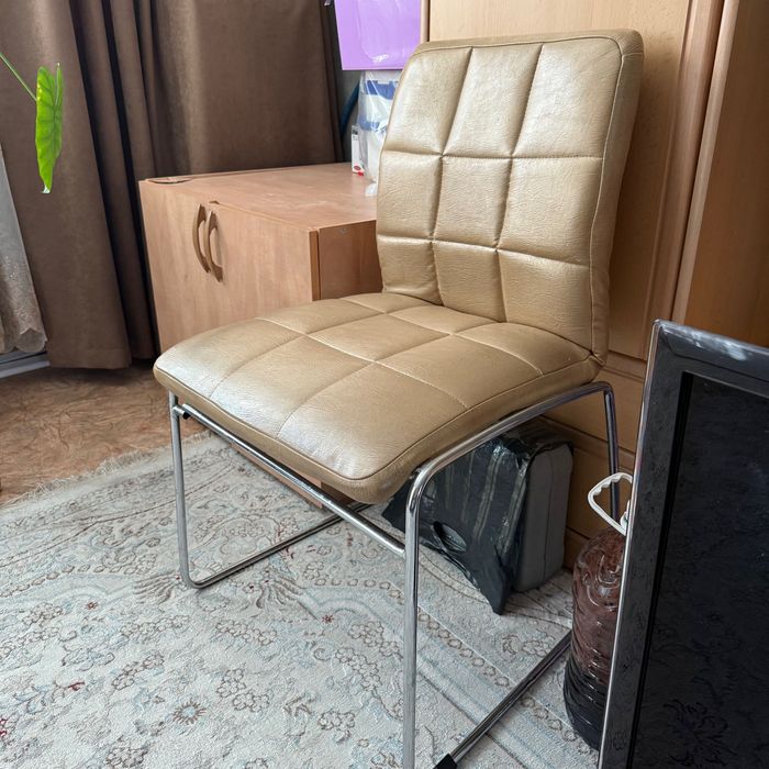 Продается стол со стульями бу