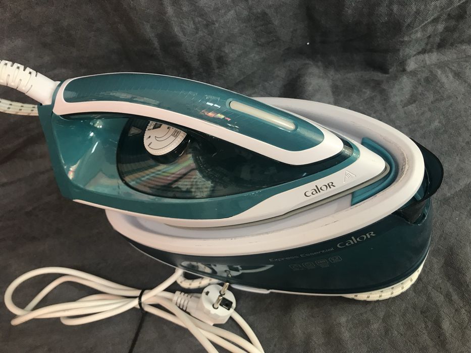 Парна ютия Calor Express Essential