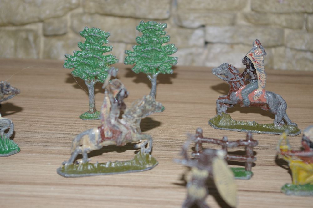 Vand lot de figurine vechi de plumb,cu patina originala-de colectie