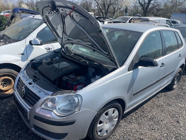 Dezmembrez Volkswagen Polo 9N 1.2 benzina BME 2007