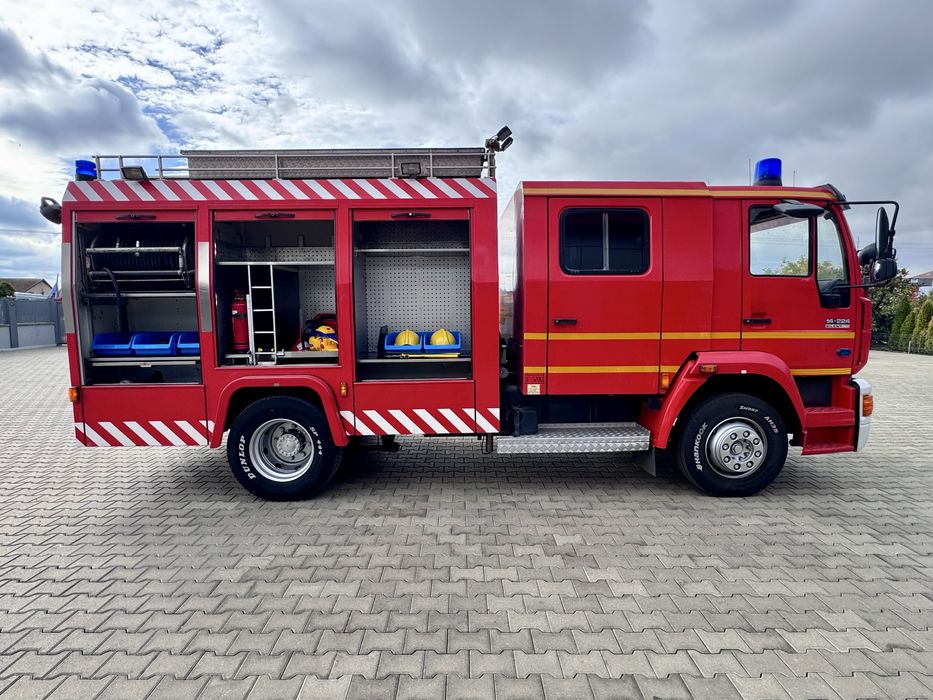 Mașina de pompieri MAN 14.224, înmatriculată și dotată cu echipamente