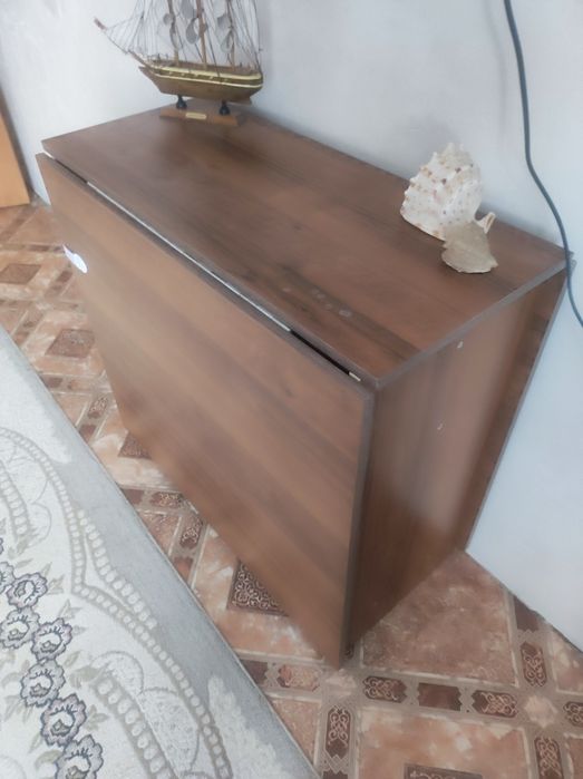 Продам стол книжку