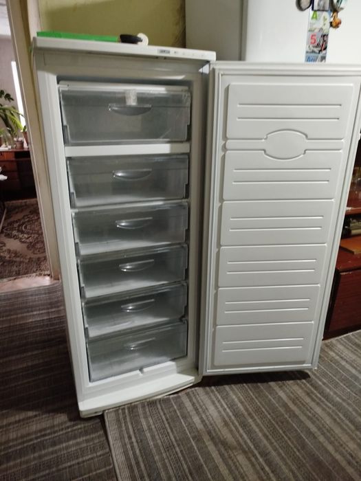 Продам морозилку Атлант