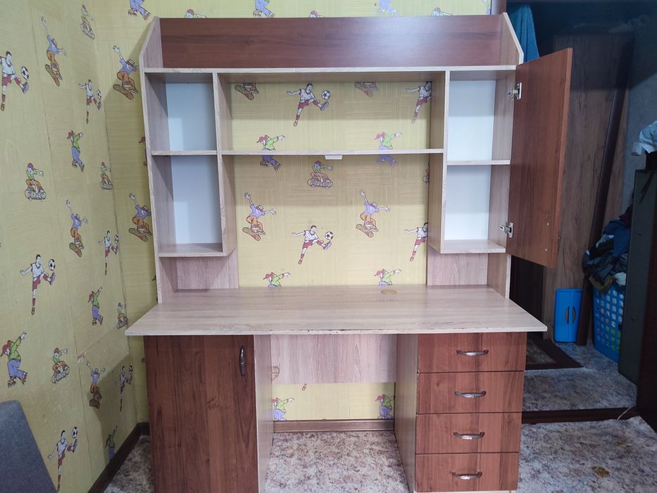 Продам стол компьютерный