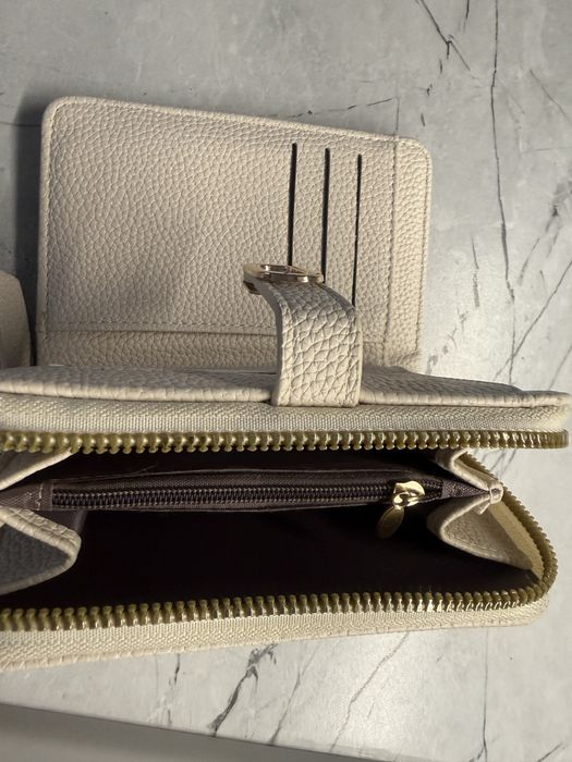 Портмоне в бежов цвят