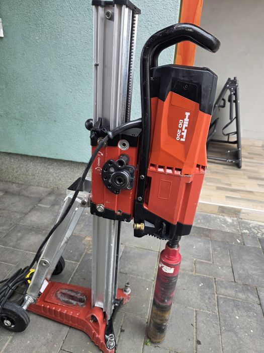 HILTI -  DD-200 .