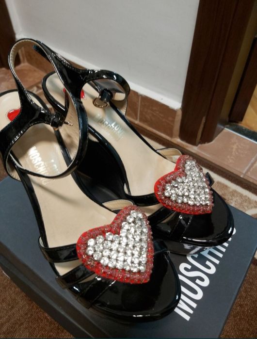 Оригиналени сондали Love Moschino