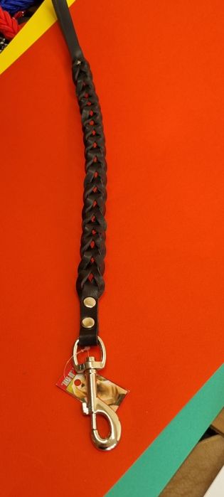 Български нашийници и поводи  за кучета.