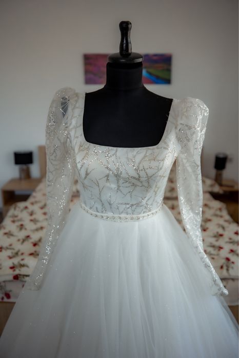 Vand rochie de mireasa tip printesa
