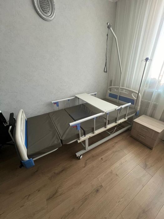 Медицинская кровать с туалетом и электрическим приводом «Кардио-кресло