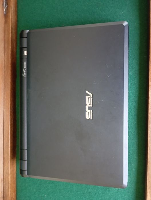 Малък Лаптоп Асус / Нотбук