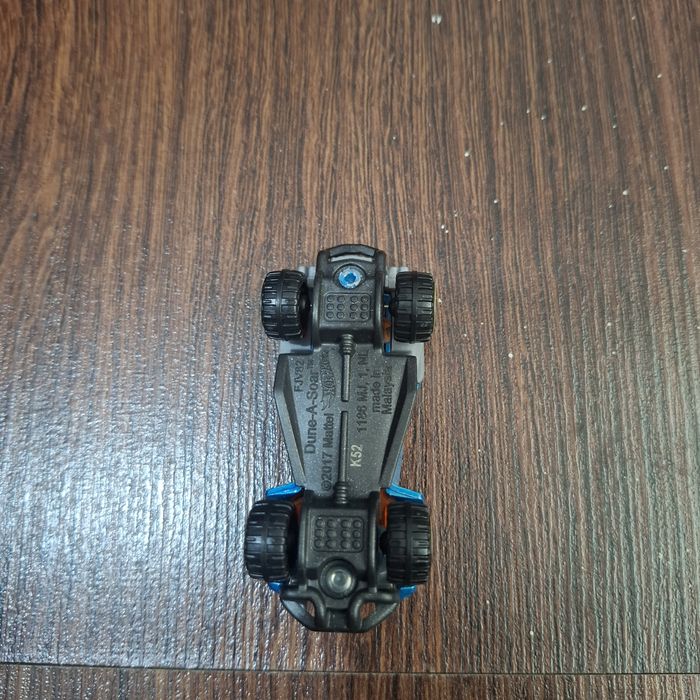 Машинка игрушка.