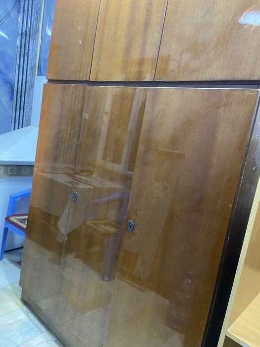 Shkaf sotiladi  narxi kelishiladi