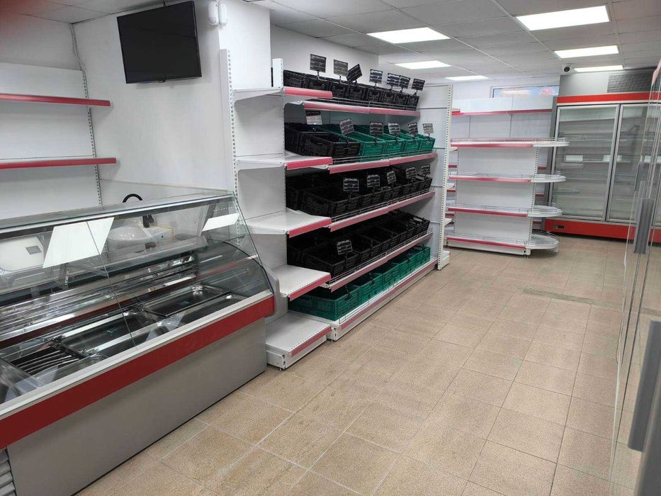 Метални стелажи за магазини - търговско оборудване, рафтове, кошници