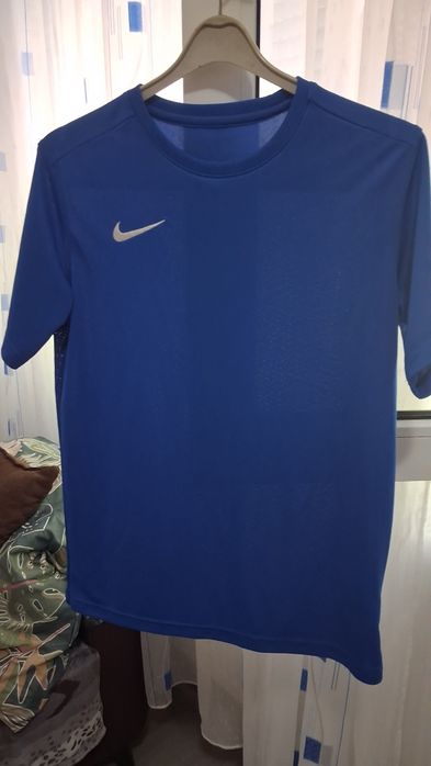 Tricou nike cu pantaloni scurti ambele modele la 170 de marimi sunt l