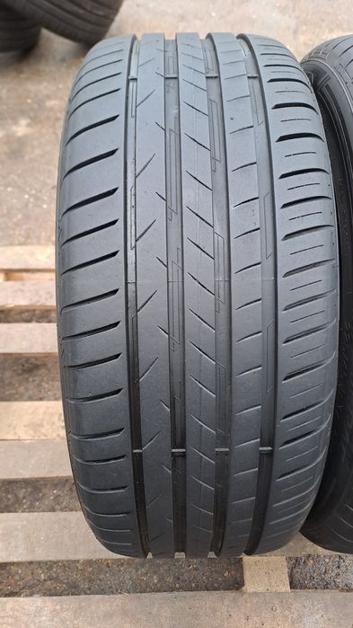 2бр. Почти Нови 225/45/17 Vredestein Ultrac DOT 2022