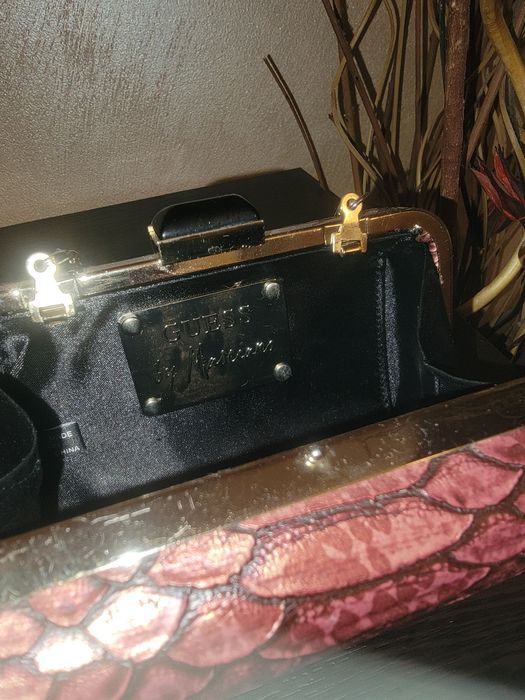 Дамска чанта GUESS