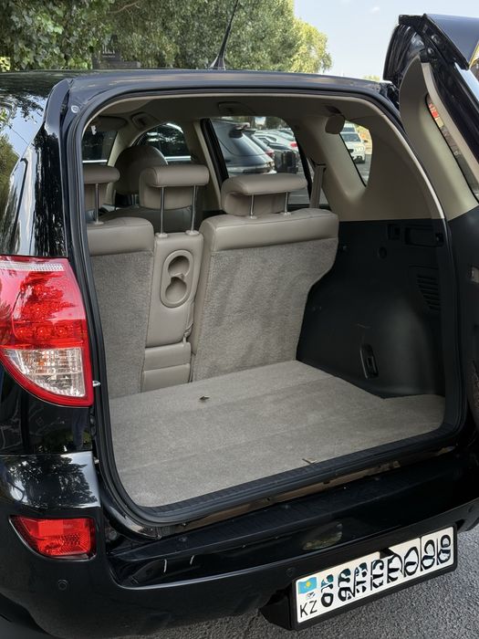 Автомобиль Toyota Rav4