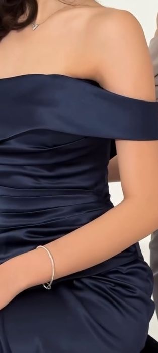 Продам вечернее платье со шлейфом