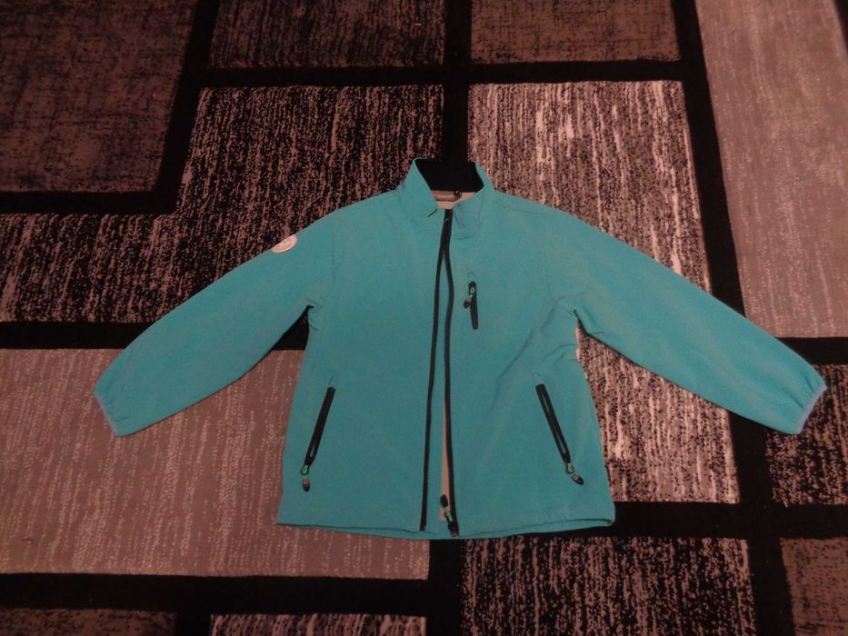 Vand geaca inpermeabila pt SKY.